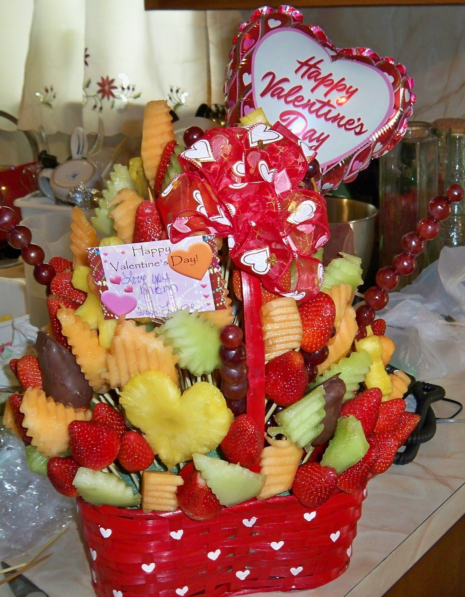 giỏ trái cây tặng Ngày Lễ tình nhân (Valentine) 2